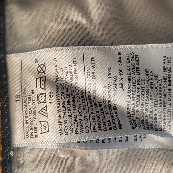 Women High-Rise Button-Fly Slouchy Straight Jean Shorts, Size: 18, NWT - Picture 8 of 8